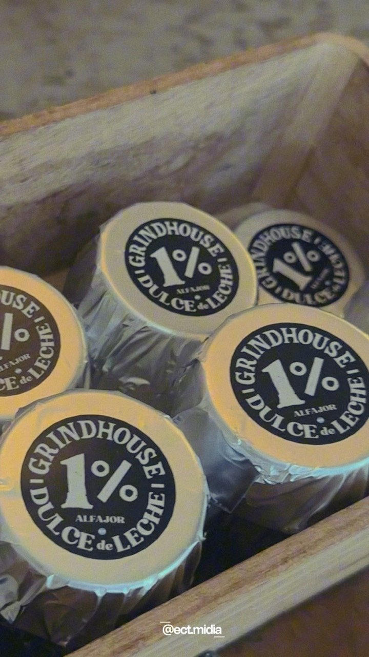Potes de doce de leite com a marca Grindhouse 1%