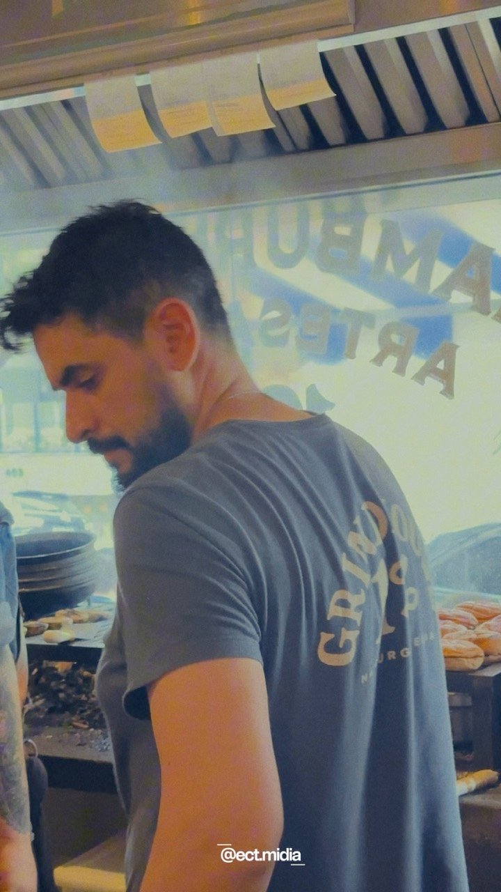 Equipe trabalhando na cozinha do Grindhouse